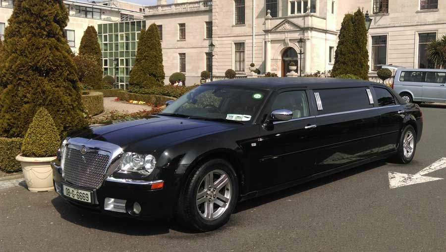 Chrysler 300C Stretch Limousine in Piano Black