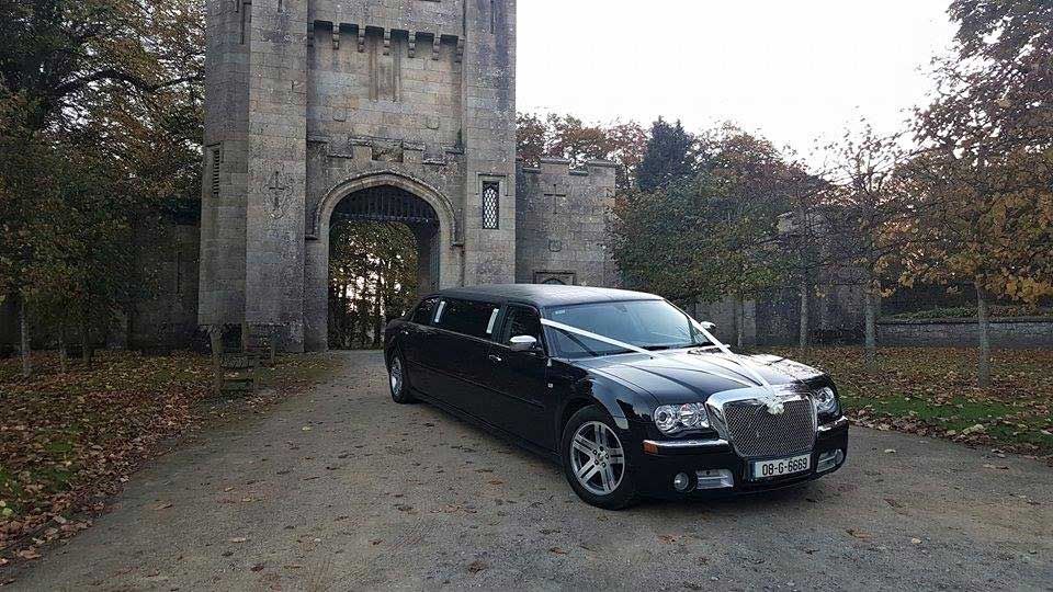 Chrysler 300C Stretch Limousine in Piano Black